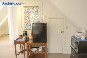 Robin's Nest- Private Suite on Elegant Grounds - Image 3