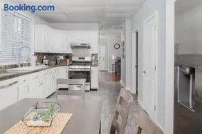 Bungalow on Baldwin - 3 bed 2 bath - Image 3