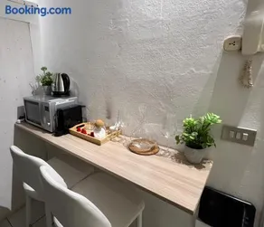 Tiny & Cosy Studio Flat in Como - Image 4