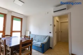 Central apartment near big river - Image 4