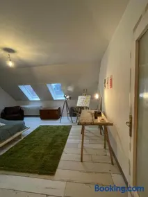 Jonnys ArtApartment - Image 2