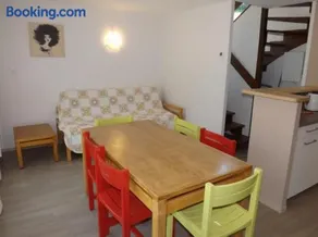 Gite 8 Vacances en Auvergne Gîte au Puy Mary avec Activités de Plein Air - Image 1