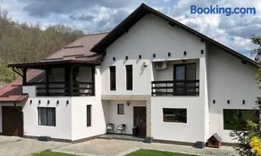 Casa Liniștea Pădurii - Image 1