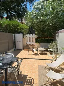 Golfe de Saint Tropez, 5min beach, 1 chambre , 1 canapé lit , terrasse - Image 4