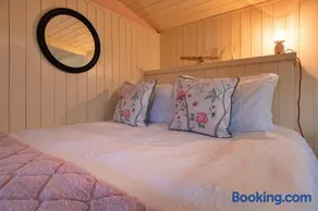 Finest Retreats - The Flower Hut - Image 5