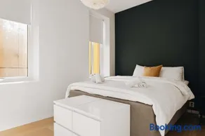 DINBNB Apartment l 200m to Torgallmenningen l High-End Bergen Stay l Steps from Center - Image 2