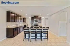 5 Bedroom Luxurious Retreat in Schertz, San Antonio - Image 1