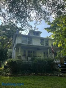Badby Wood Farmhouse - Charming 3BR 3BA Wine Country Getaway - Image 4