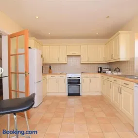 Seashore House - Short walk to beach and restaurants - Image 3