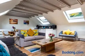 1 Bedroom studio with free parking - Image 1