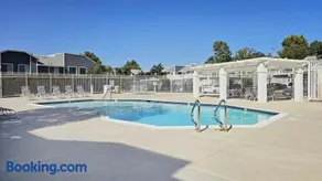 Charming 3BR - Prime Northwood Location - Image 1