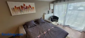 Studio chaleureux avec parking et recharge VE privés - Image 4