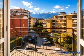 Bright family apartment with balcony & parking - Image 1