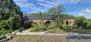 Favarge, charm, comfort, and a large garden - Image 2