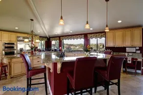 A Villa with extraordinary views - Image 3