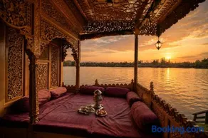 Shahenshah Heritage Houseboat - Image 3