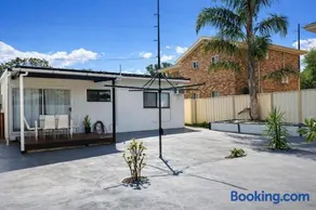 Spacious 4br free parking -ideal for work crews,family - Image 2