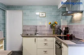 Truro apartment in a stunning quiet location - Image 4