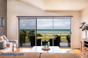 Beach Retreat - Image 2