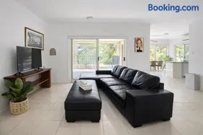 Luxury Retreat with Resort Pool, Home Cinema - Image 2