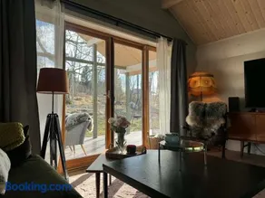 Idyllic cottage in the countryside - Image 1