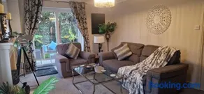 Stunning Fir Tree Corner 3 bedroom detached Executive house ideal wedding guest family home with free drive way CCTV parking for 2 vehicles or LWB Van M5 1 mile away dogs welcome by prior arrangement - Image 5