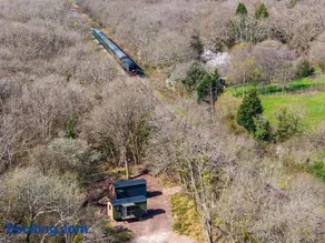 Bluebell Wood Shepherds Hut Cosy Woodland Retreat - Image 3
