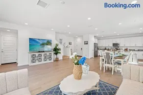 Spacious 5BR Getaway w Game Room & Modern Comfort - Image 1