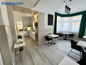 Hotel Central - Image 1