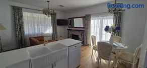 Elegant White Cottage - Image 5