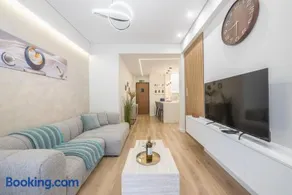 Luxurious, Equipped, Metro-Facing Flat in Athens - Image 1