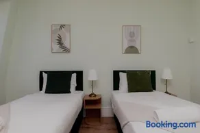 Olympia Grand Apartments  - Image 4