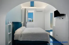 Blue View Luxury Rooms - Image 5
