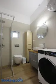 Avlos Luxury Home-NEW! 5 Min to Ctr - Image 3