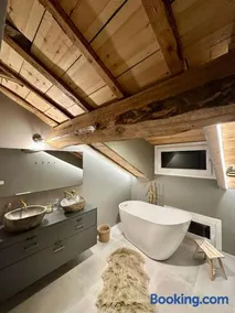 CaLQuEROL Osseja - Cozy Mountain Attic - Image 2