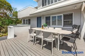 Seaside Haven Short 250 Metre Walk To The Beach - Image 2