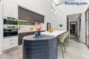 Complete Host Northcote House - Image 5
