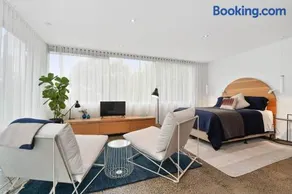 Modern Studio with sweeping views - Image 2