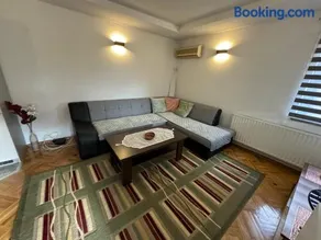 Golden Lilly Apartment - Image 2