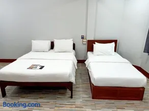 โรงแรมบ้านนายถึกและร้านอาหาร - Image 1