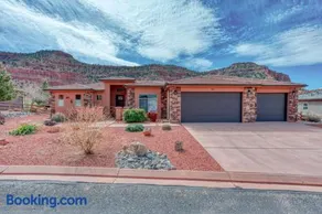 Kanab Hikers' Hideaway Modern Southwest Family Home - Image 1