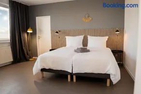 N31 Spacious Apartment with AC - Image 1