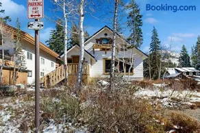 Newly remodeled ski-in - ski-out cabin with washer & dryer new kitchen - walk to lifts - Image 1