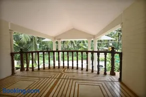 Ivory Shore Retreat - Image 5