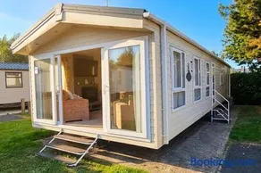 Modern & Spacious 40ft Caravan Sleeps 6 Luxury! - Image 1