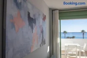Precioso apartamento frente a la playa con piscina - Image 4