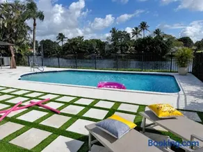 Lakefront Luxury Retreat - Heated Pool & Game Room - Image 1