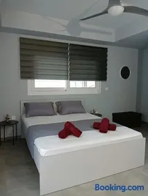 ThaniaS'S Studio 1 - Image 2