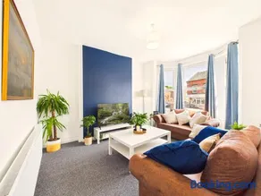 Nottingham Spacious Home 4 Bedroom Sleeps 7 Parking - Image 1