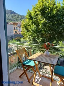 Riverside apartment - Image 1